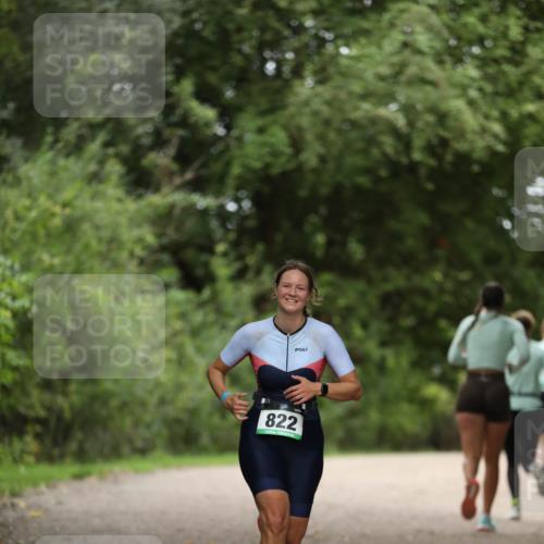 30.08.2026 - Elbe Triathlon Hamburg Antke Förster http://msf.ph/oto/10104278 30.08.2026 11:48:51 Laufen 822 meine-sportfotos.de