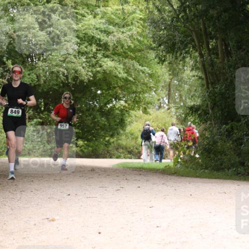 30.08.2026 - Elbe Triathlon Hamburg Antke Förster http://msf.ph/oto/10104279 30.08.2026 11:53:20 Laufen 849, 957 meine-sportfotos.de