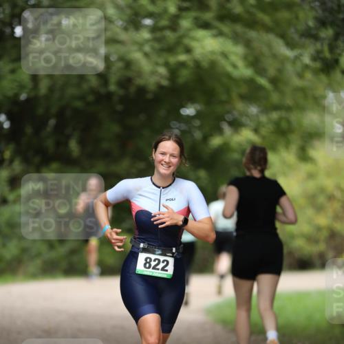30.08.2026 - Elbe Triathlon Hamburg Antke Förster http://msf.ph/oto/10104280 30.08.2026 11:48:52 Laufen 822 meine-sportfotos.de