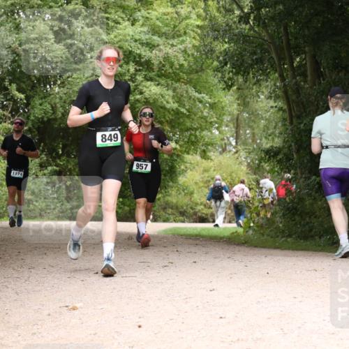 30.08.2026 - Elbe Triathlon Hamburg Antke Förster http://msf.ph/oto/10104283 30.08.2026 11:53:21 Laufen 1174, 849, 957, 1629 meine-sportfotos.de