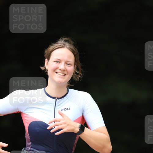 30.08.2026 - Elbe Triathlon Hamburg Antke Förster http://msf.ph/oto/10104288 30.08.2026 11:48:55 Laufen 822 meine-sportfotos.de