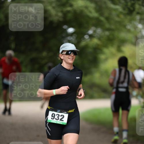 30.08.2026 - Elbe Triathlon Hamburg Antke Förster http://msf.ph/oto/10104316 30.08.2026 11:49:22 Laufen 932, 2 meine-sportfotos.de