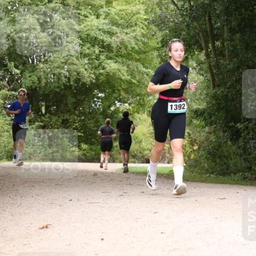 30.08.2026 - Elbe Triathlon Hamburg Antke Förster http://msf.ph/oto/10104317 30.08.2026 11:53:49 Laufen 1376, 1392 meine-sportfotos.de