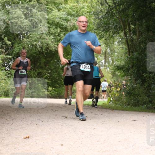 30.08.2026 - Elbe Triathlon Hamburg Antke Förster http://msf.ph/oto/10104349 30.08.2026 11:54:30 Laufen 860, 1304 meine-sportfotos.de