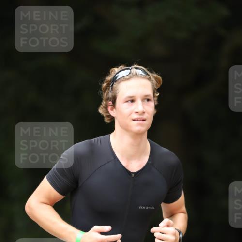 30.08.2026 - Elbe Triathlon Hamburg Antke Förster http://msf.ph/oto/10104352 30.08.2026 11:49:38 Laufen 1373 meine-sportfotos.de