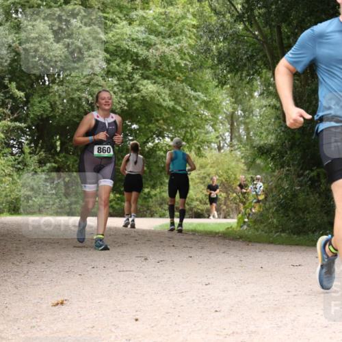 30.08.2026 - Elbe Triathlon Hamburg Antke Förster http://msf.ph/oto/10104353 30.08.2026 11:54:31 Laufen 860, 1304 meine-sportfotos.de