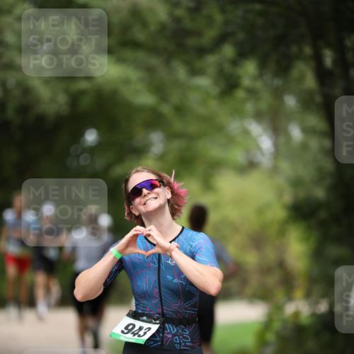 30.08.2026 - Elbe Triathlon Hamburg Antke Förster http://msf.ph/oto/10104368 30.08.2026 11:49:56 Laufen 943 meine-sportfotos.de
