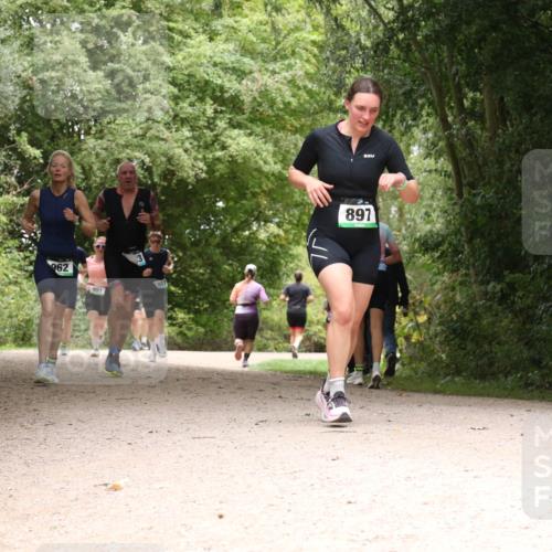 30.08.2026 - Elbe Triathlon Hamburg Antke Förster http://msf.ph/oto/10104369 30.08.2026 11:55:30 Laufen 962, 901, 897 meine-sportfotos.de