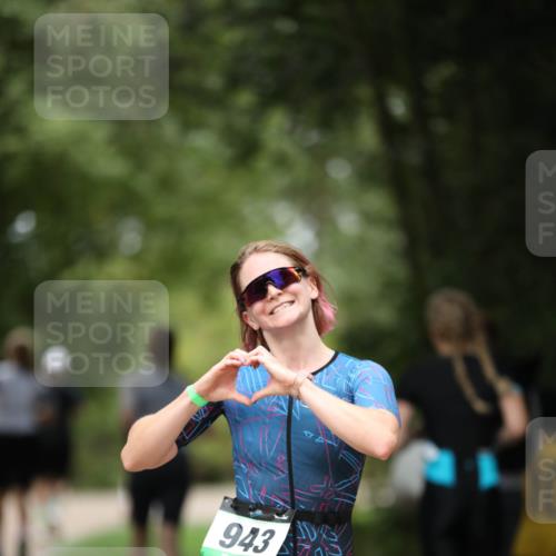 30.08.2026 - Elbe Triathlon Hamburg Antke Förster http://msf.ph/oto/10104370 30.08.2026 11:49:56 Laufen 943, 7 meine-sportfotos.de