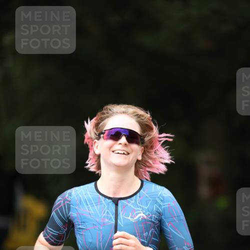 30.08.2026 - Elbe Triathlon Hamburg Antke Förster http://msf.ph/oto/10104374 30.08.2026 11:49:57 Laufen 943, 7 meine-sportfotos.de