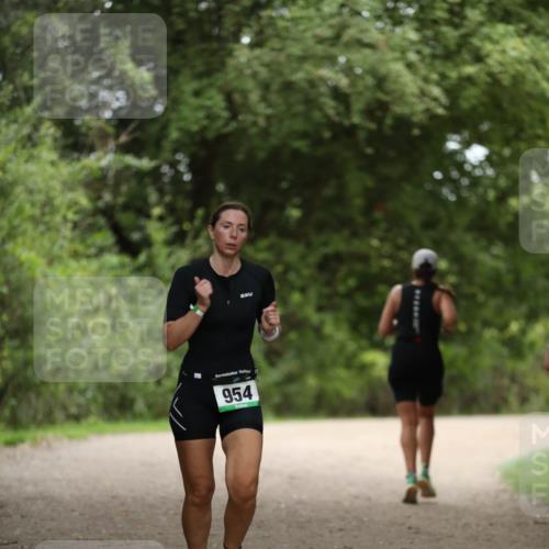30.08.2026 - Elbe Triathlon Hamburg Antke Förster http://msf.ph/oto/10104404 30.08.2026 11:50:30 Laufen 954, 2 meine-sportfotos.de