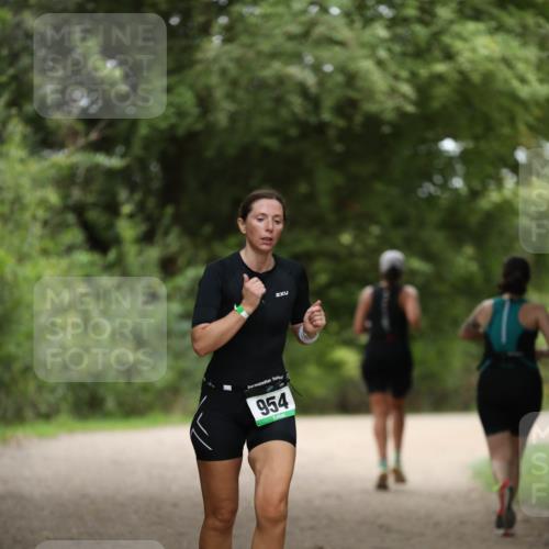 30.08.2026 - Elbe Triathlon Hamburg Antke Förster http://msf.ph/oto/10104406 30.08.2026 11:50:31 Laufen 954, 2 meine-sportfotos.de