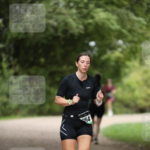30.08.2026 - Elbe Triathlon Hamburg Antke Förster http://msf.ph/oto/10104408 30.08.2026 11:50:32 Laufen 54, 2 meine-sportfotos.de