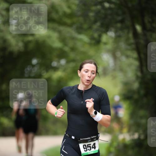 30.08.2026 - Elbe Triathlon Hamburg Antke Förster http://msf.ph/oto/10104410 30.08.2026 11:50:32 Laufen 954 meine-sportfotos.de