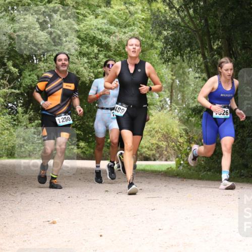 30.08.2026 - Elbe Triathlon Hamburg Antke Förster http://msf.ph/oto/10104467 30.08.2026 11:56:43 Laufen 2001, 489, 526, 1250 meine-sportfotos.de