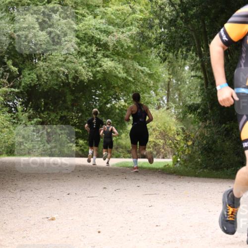 30.08.2026 - Elbe Triathlon Hamburg Antke Förster http://msf.ph/oto/10104477 30.08.2026 11:56:46 Laufen 700, 1250 meine-sportfotos.de