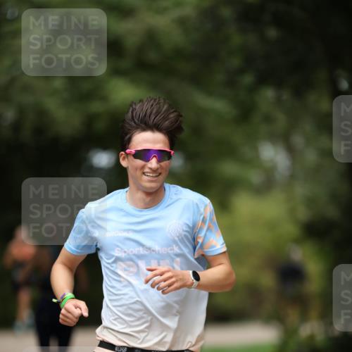 30.08.2026 - Elbe Triathlon Hamburg Antke Förster http://msf.ph/oto/10104486 30.08.2026 11:52:09 Laufen 1386 meine-sportfotos.de