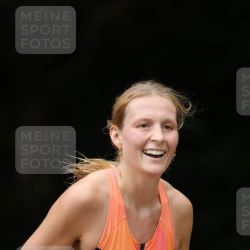 30.08.2026 - Elbe Triathlon Hamburg Antke Förster http://msf.ph/oto/10104522 30.08.2026 11:52:23 Laufen 393 meine-sportfotos.de