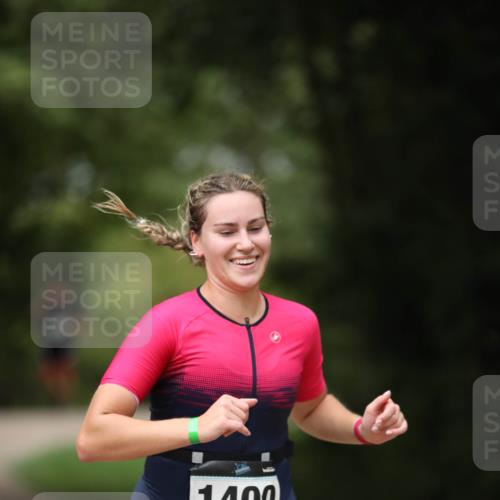 30.08.2026 - Elbe Triathlon Hamburg Antke Förster http://msf.ph/oto/10104534 30.08.2026 11:52:31 Laufen 1400 meine-sportfotos.de