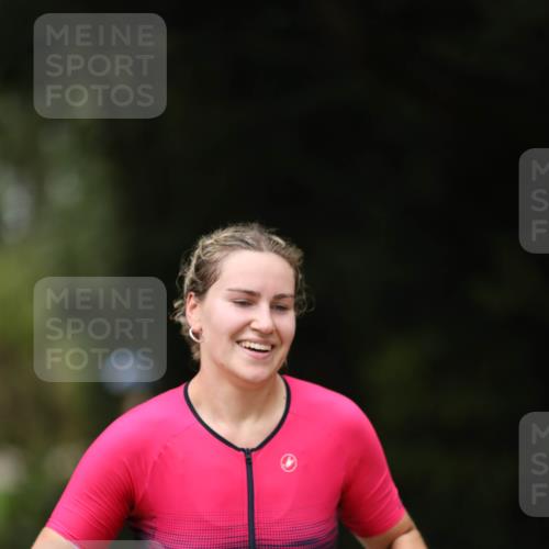 30.08.2026 - Elbe Triathlon Hamburg Antke Förster http://msf.ph/oto/10104536 30.08.2026 11:52:32 Laufen 1400 meine-sportfotos.de