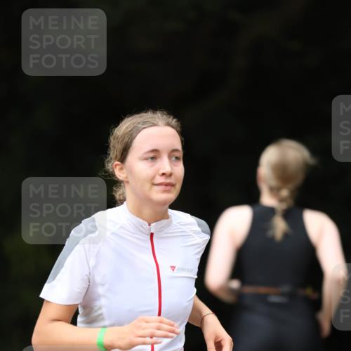 30.08.2026 - Elbe Triathlon Hamburg Antke Förster http://msf.ph/oto/10104552 30.08.2026 11:52:47 Laufen 1411 meine-sportfotos.de