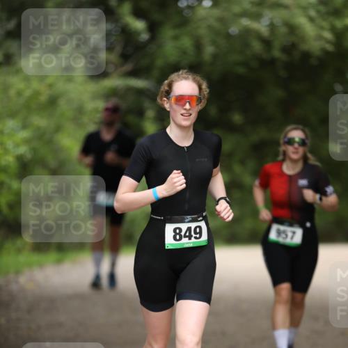30.08.2026 - Elbe Triathlon Hamburg Antke Förster http://msf.ph/oto/10104590 30.08.2026 11:53:23 Laufen 849, 957 meine-sportfotos.de