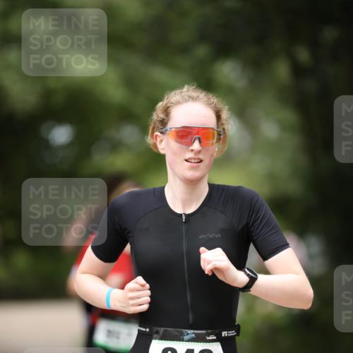 30.08.2026 - Elbe Triathlon Hamburg Antke Förster http://msf.ph/oto/10104596 30.08.2026 11:53:24 Laufen 849 meine-sportfotos.de