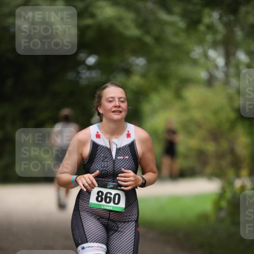 30.08.2026 - Elbe Triathlon Hamburg Antke Förster http://msf.ph/oto/10104664 30.08.2026 11:54:34 Laufen 860 meine-sportfotos.de