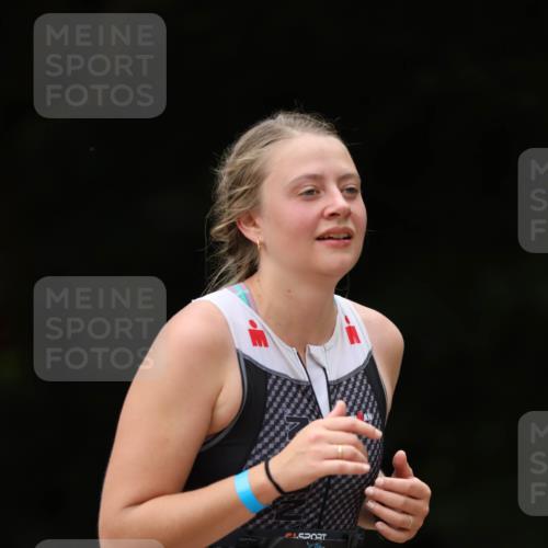 30.08.2026 - Elbe Triathlon Hamburg Antke Förster http://msf.ph/oto/10104672 30.08.2026 11:54:37 Laufen 860 meine-sportfotos.de