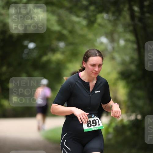 30.08.2026 - Elbe Triathlon Hamburg Antke Förster http://msf.ph/oto/10104678 30.08.2026 11:55:31 Laufen 2, 891 meine-sportfotos.de