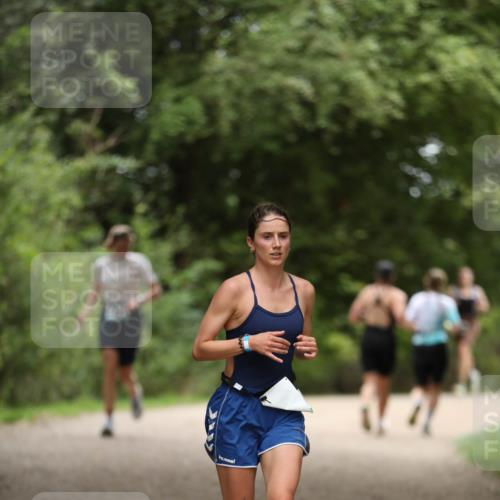 30.08.2026 - Elbe Triathlon Hamburg Antke Förster http://msf.ph/oto/10104730 30.08.2026 11:56:10 Laufen  meine-sportfotos.de