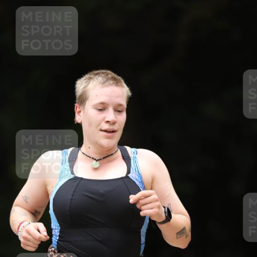 30.08.2026 - Elbe Triathlon Hamburg Antke Förster http://msf.ph/oto/10104754 30.08.2026 11:56:23 Laufen 1496 meine-sportfotos.de