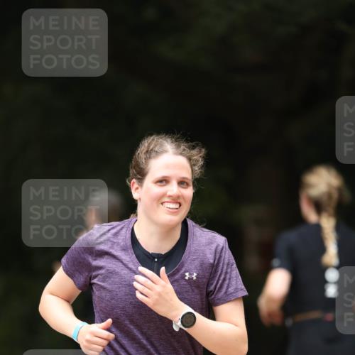 30.08.2026 - Elbe Triathlon Hamburg Antke Förster http://msf.ph/oto/10104768 30.08.2026 11:56:38 Laufen  meine-sportfotos.de
