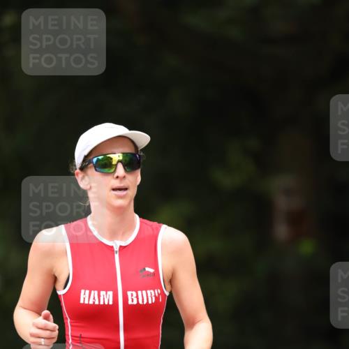 30.08.2026 - Elbe Triathlon Hamburg Antke Förster http://msf.ph/oto/10104796 30.08.2026 11:57:22 Laufen 1131 meine-sportfotos.de