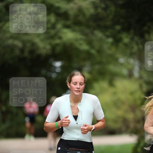 30.08.2026 - Elbe Triathlon Hamburg Antke Förster http://msf.ph/oto/10104846 30.08.2026 11:57:58 Laufen  meine-sportfotos.de