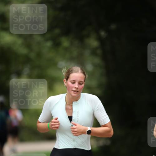 30.08.2026 - Elbe Triathlon Hamburg Antke Förster http://msf.ph/oto/10104848 30.08.2026 11:57:58 Laufen 1419 meine-sportfotos.de