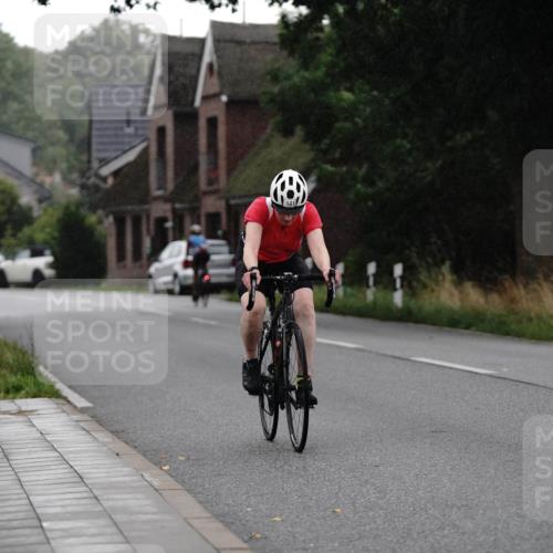 30.08.2026 - Elbe Triathlon Hamburg Michael Burmester http://msf.ph/oto/10113050 30.08.2026 15:44:34 Radfahren  meine-sportfotos.de