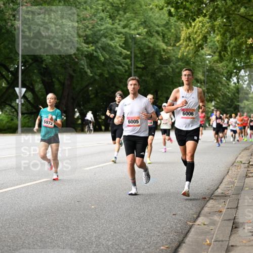 06.09.2026 - CURREX Alsterlauf Dr. Thomas Lammeyer http://msf.ph/oto/10113411 06.09.2026 09:05:04 Laufen 5972, 6005, 6006, 039 meine-sportfotos.de
