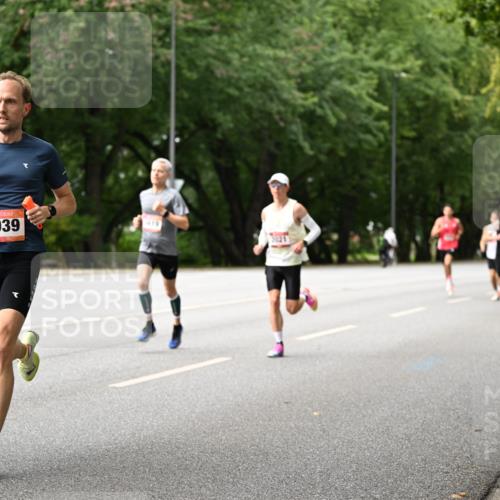 06.09.2026 - CURREX Alsterlauf Dr. Thomas Lammeyer http://msf.ph/oto/10113429 06.09.2026 09:05:07 Laufen 8039, 5619, 2021 meine-sportfotos.de