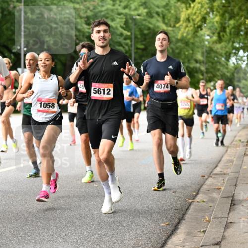 06.09.2026 - CURREX Alsterlauf Dr. Thomas Lammeyer http://msf.ph/oto/10113651 06.09.2026 09:05:41 Laufen 6129, 1058, 4074, 49, 5612, 4245 meine-sportfotos.de