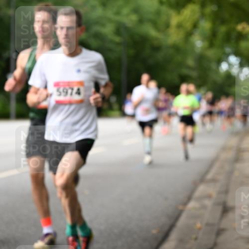 06.09.2026 - CURREX Alsterlauf Dr. Thomas Lammeyer http://msf.ph/oto/10113707 06.09.2026 09:05:49 Laufen 5974 meine-sportfotos.de