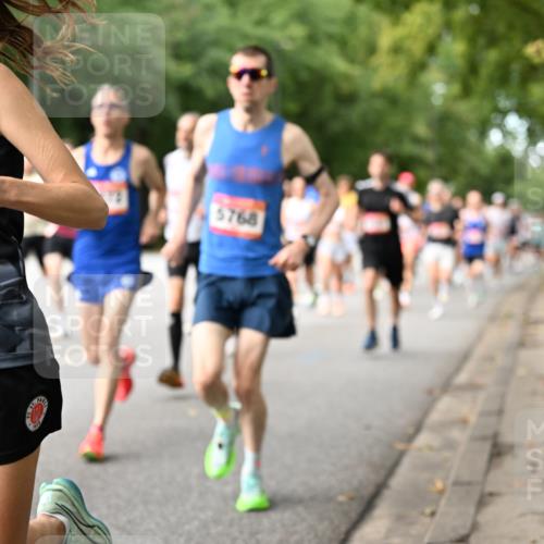06.09.2026 - CURREX Alsterlauf Dr. Thomas Lammeyer http://msf.ph/oto/10113762 06.09.2026 09:05:56 Laufen 5105, 5768 meine-sportfotos.de