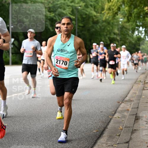 06.09.2026 - CURREX Alsterlauf Dr. Thomas Lammeyer http://msf.ph/oto/10113828 06.09.2026 09:06:07 Laufen 2715, 2858, 00, 2170 meine-sportfotos.de