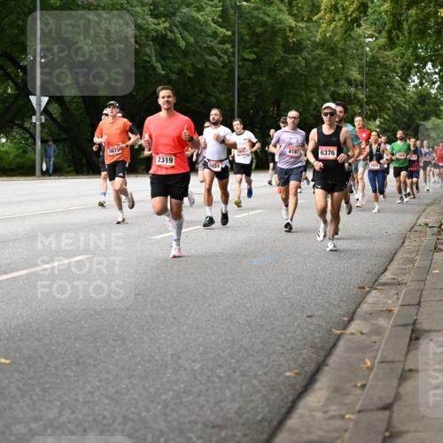 06.09.2026 - CURREX Alsterlauf Dr. Thomas Lammeyer http://msf.ph/oto/10113919 06.09.2026 09:06:21 Laufen 567, 3905, 2319, 4187, 5034, 6376, 4928, 5805, 415 meine-sportfotos.de