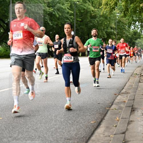06.09.2026 - CURREX Alsterlauf Dr. Thomas Lammeyer http://msf.ph/oto/10113948 06.09.2026 09:06:25 Laufen 3201, 5950, 3404, 4928, 5805, 3366, 3615 meine-sportfotos.de