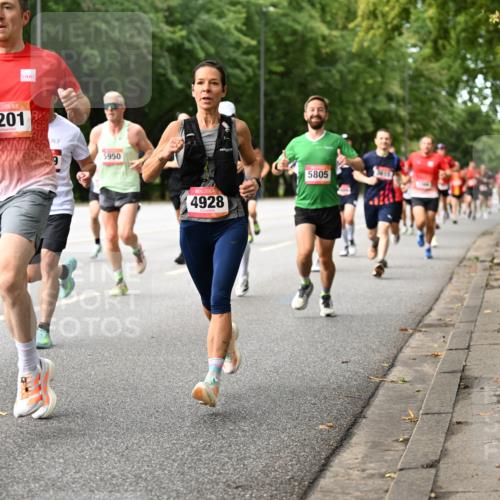 06.09.2026 - CURREX Alsterlauf Dr. Thomas Lammeyer http://msf.ph/oto/10113950 06.09.2026 09:06:26 Laufen 201, 9, 5950, 4928, 5805, 4167 meine-sportfotos.de