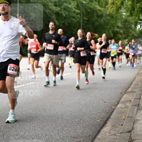 06.09.2026 - CURREX Alsterlauf Dr. Thomas Lammeyer http://msf.ph/oto/10114057 06.09.2026 09:06:41 Laufen 11, 8249, 8450, 823 meine-sportfotos.de