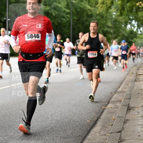 06.09.2026 - CURREX Alsterlauf Dr. Thomas Lammeyer http://msf.ph/oto/10114190 06.09.2026 09:07:02 Laufen 5846, 2054 meine-sportfotos.de