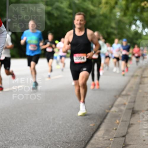 06.09.2026 - CURREX Alsterlauf Dr. Thomas Lammeyer http://msf.ph/oto/10114194 06.09.2026 09:07:03 Laufen 346, 2054 meine-sportfotos.de