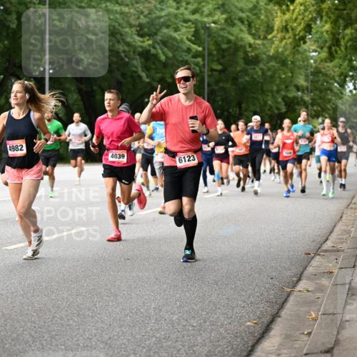 06.09.2026 - CURREX Alsterlauf Dr. Thomas Lammeyer http://msf.ph/oto/10114245 06.09.2026 09:07:11 Laufen 4982, 4039, 40, 6123, 6447 meine-sportfotos.de